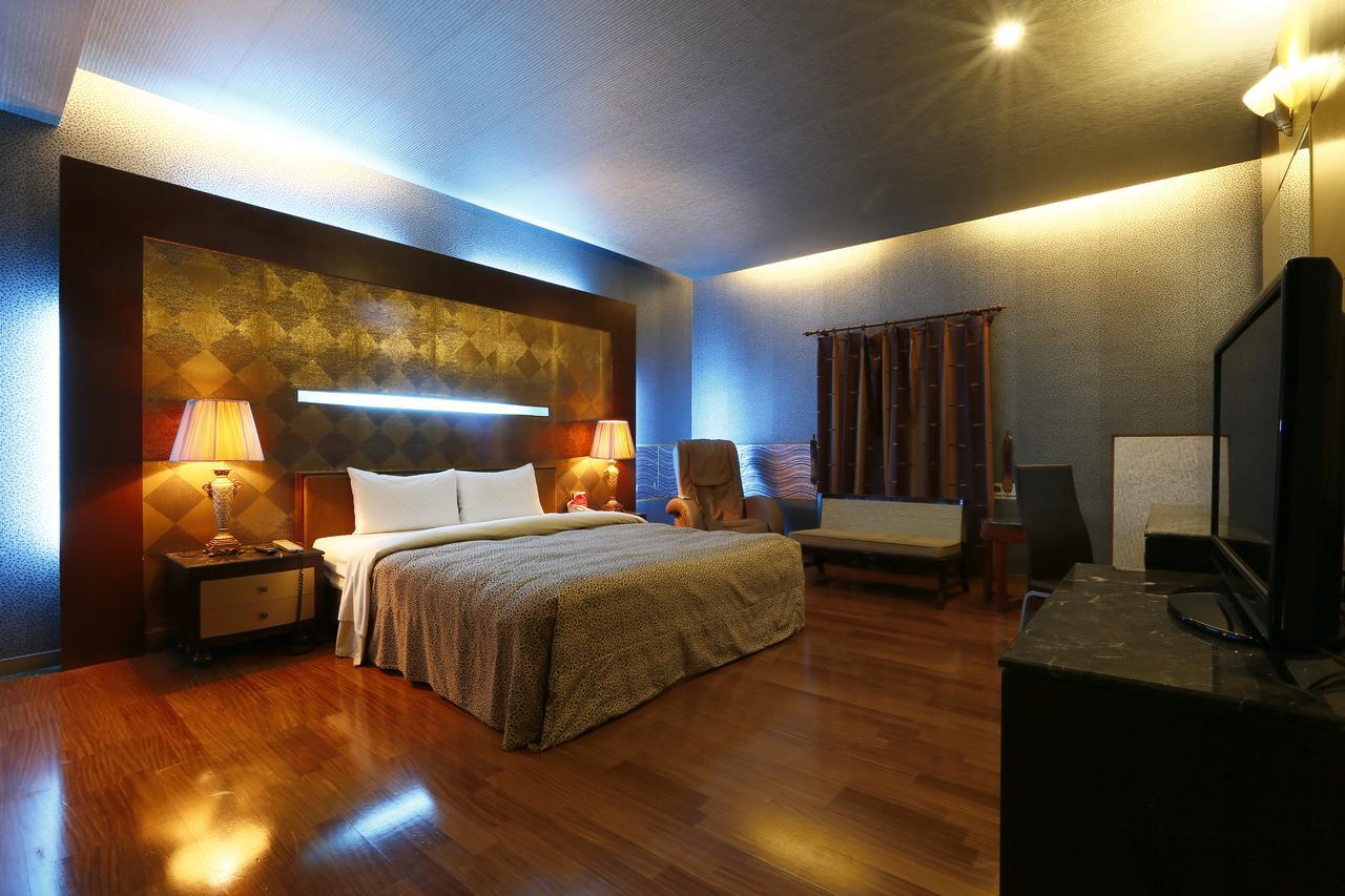 Treasure Island Motel - Fengshan Kaohsiung Zewnętrze zdjęcie