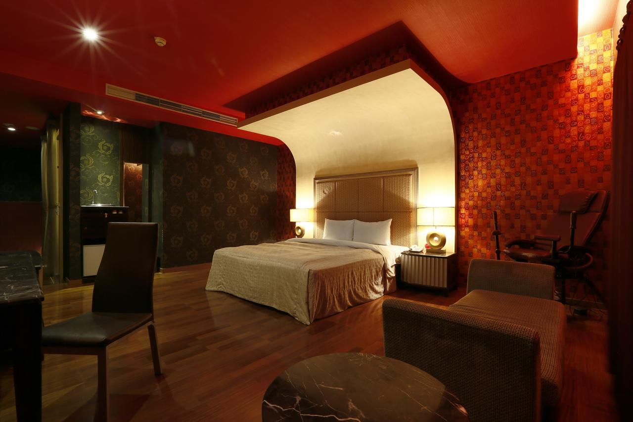 Treasure Island Motel - Fengshan Kaohsiung Zewnętrze zdjęcie