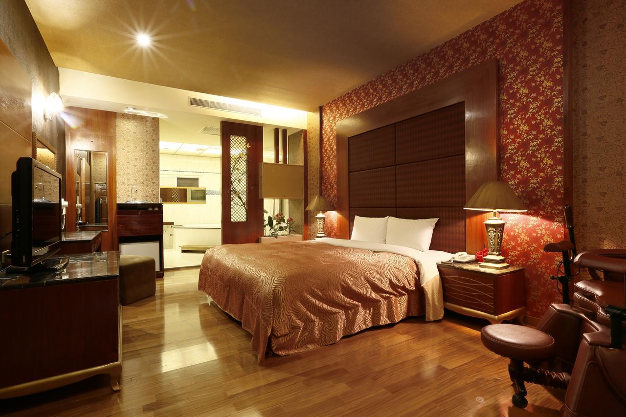 Treasure Island Motel - Fengshan Kaohsiung Zewnętrze zdjęcie